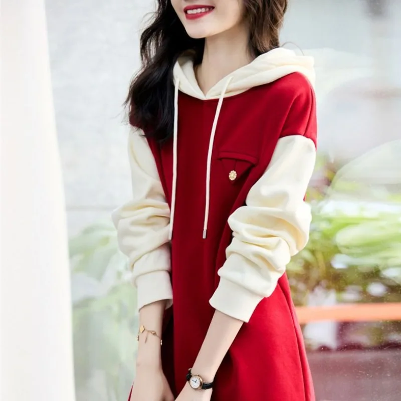 Рисунок 5 - Женское облегающее платье с капюшоном