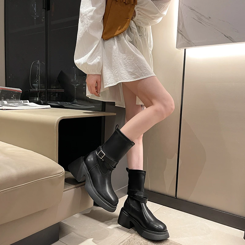 

Thick soled leggy long women's boots 2023 autumn/winter belt buckle round head casual medium sleeved women's boots