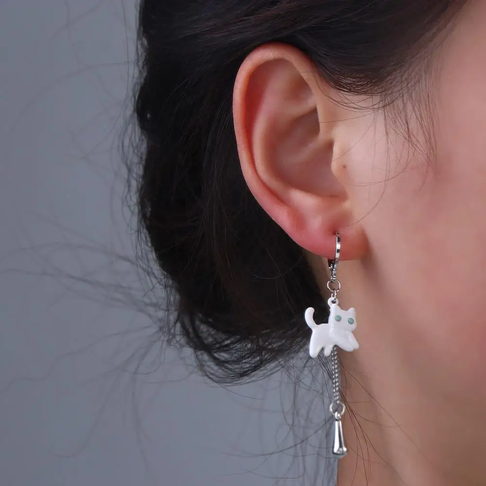 Серьги-гвоздики с элементами животных драгоценные камни кисточки асимметричные