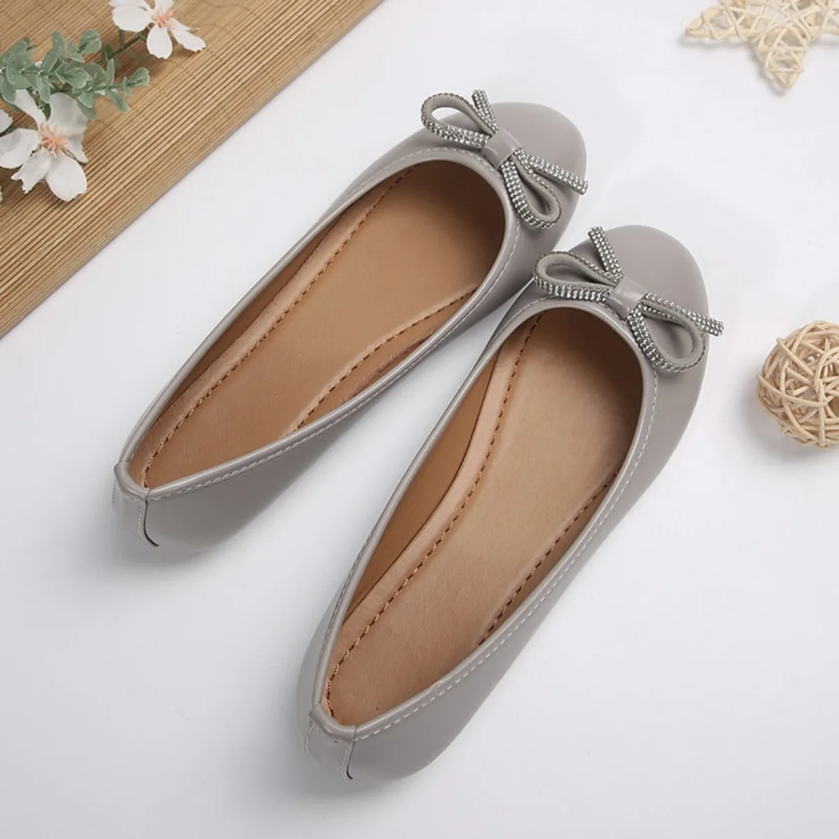 Женские туфли на плоской подошве с круглым носком большие размеры