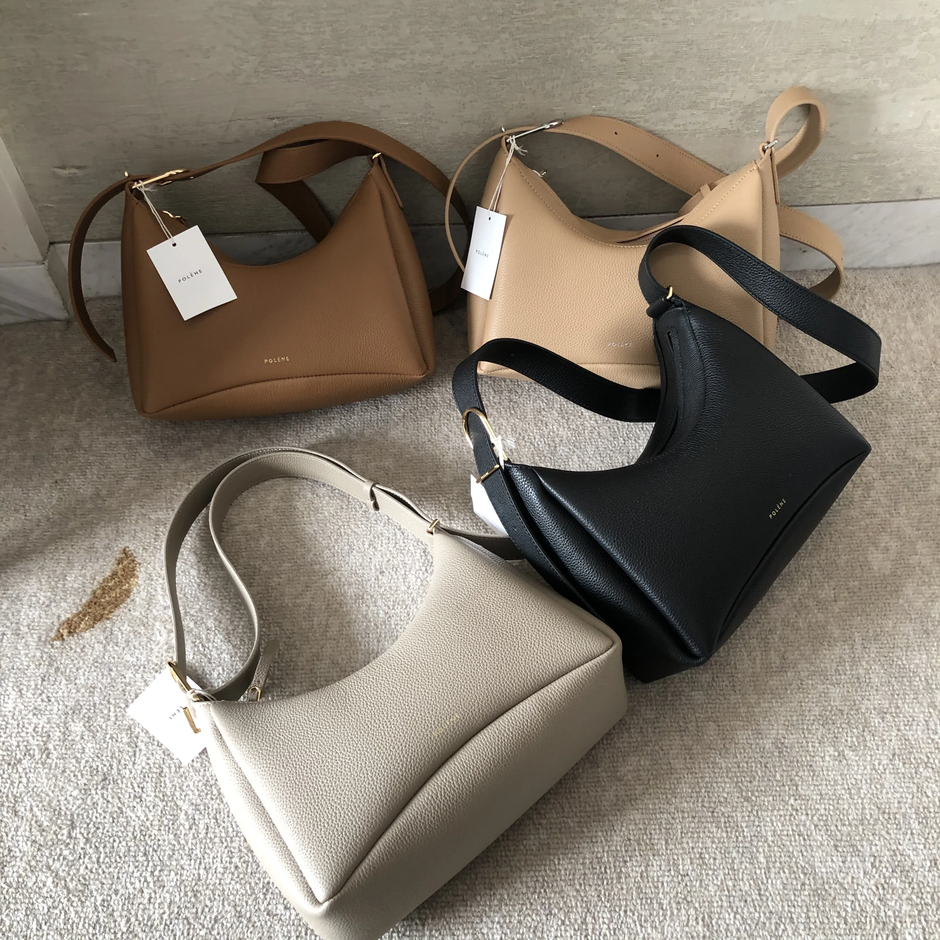 

French niche design high-end luxury commuter bag Joker fashion four seasons shoulder underarm bag