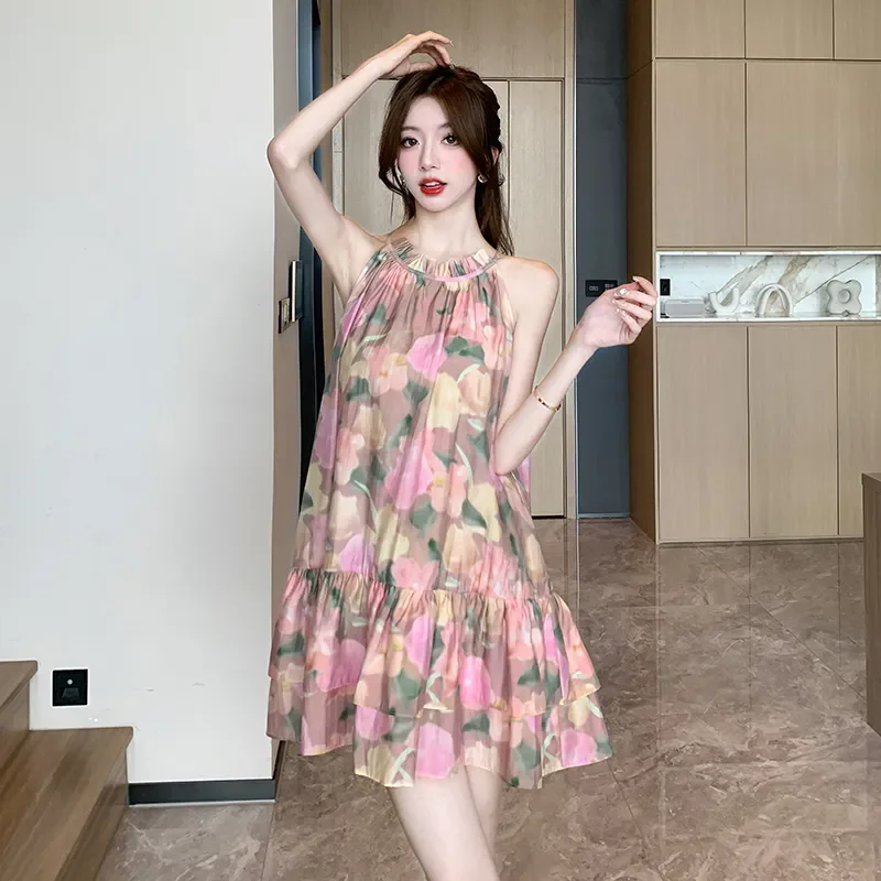Летнее женское платье без рукавов с оборками на шнуровке и цветочным принтом для