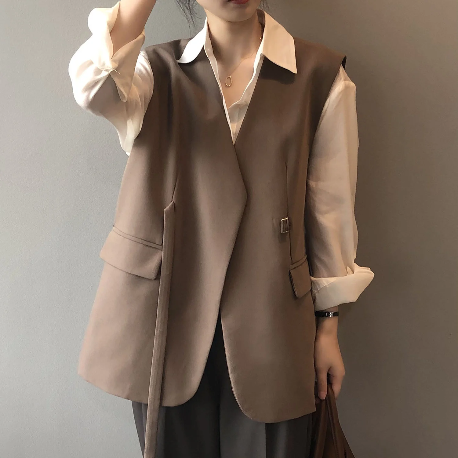 

, Sleeveless v women's spring new Korean version loose and thin casual temperament outer wear v professional wear