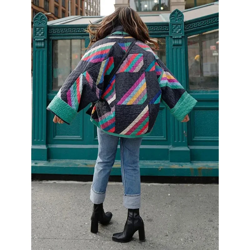 Рисунок 4 - Парка с контрастным принтом и длинным рукавом