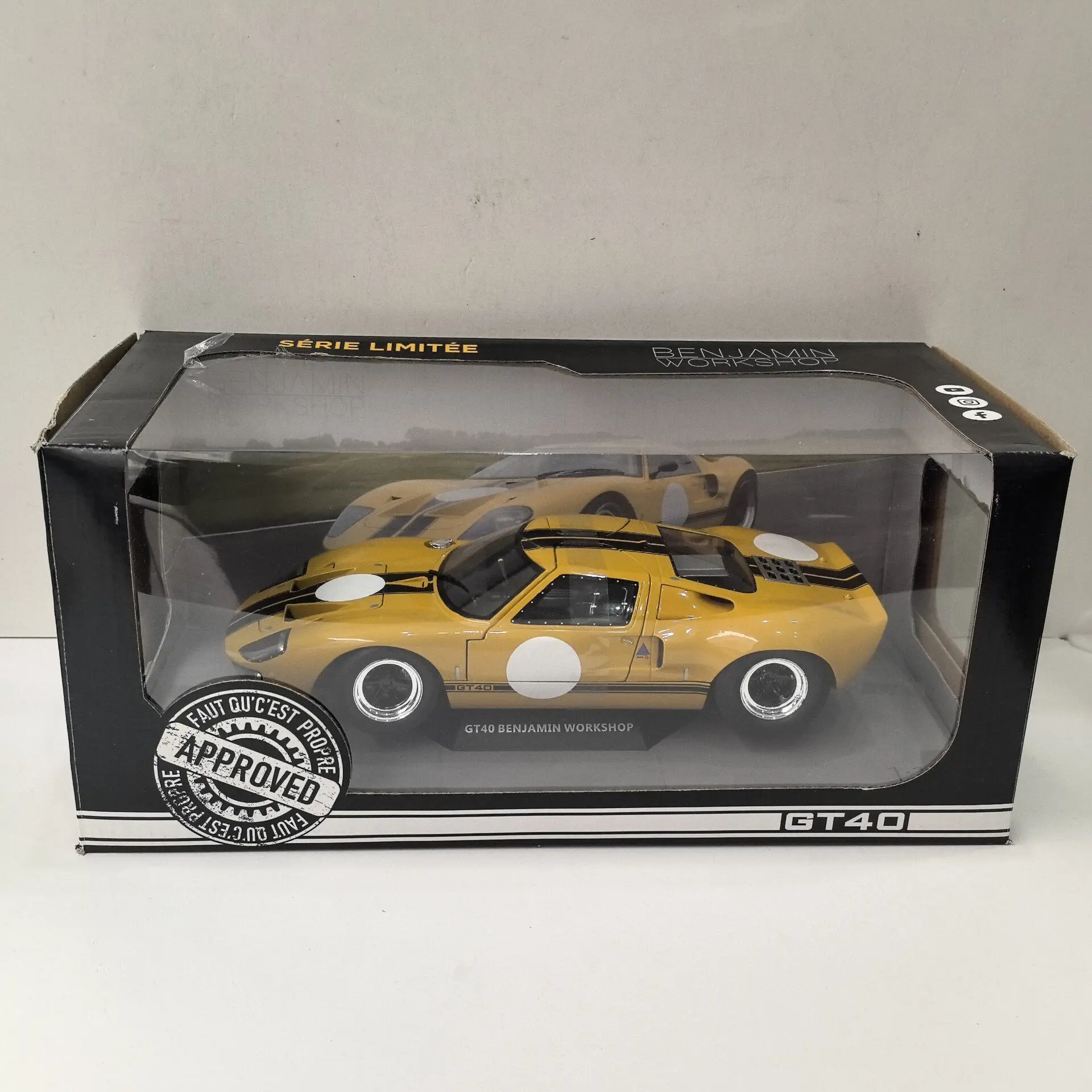 Фото Модель автомобиля FORD GT40 Racing U1 из литого металла, масштаб 1/18, SOLIDO №1