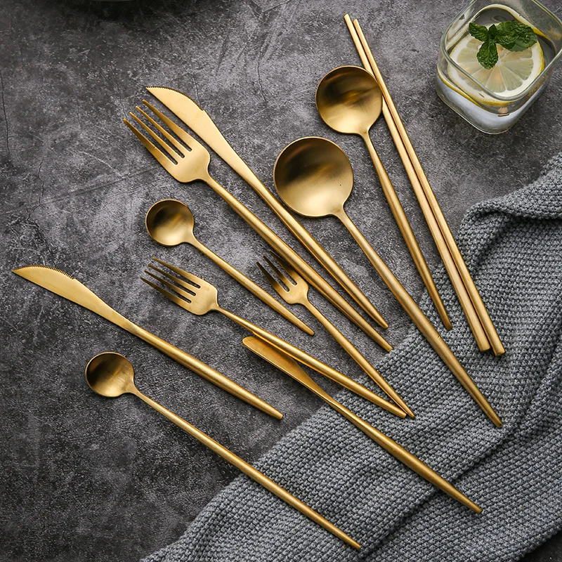 Набор столовых приборов Matte Gold из нержавеющей стали 18/10 роскошного дизайна: ножи, ложки, вилки, палочки для еды, можно мыть в посудомоечной машине.