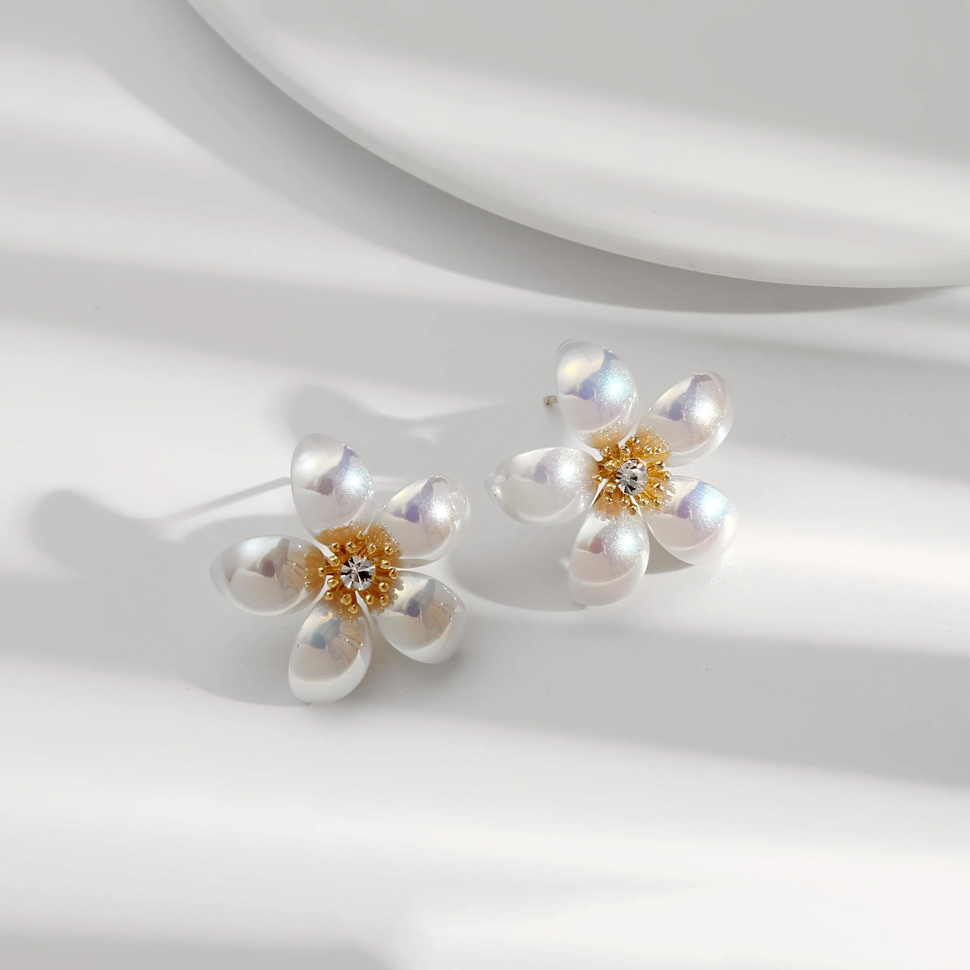 

Li silver jewelry temperament flower Seashell bead Diamond Earrings petal Pearl Earrings Silver Needle minority Earrings