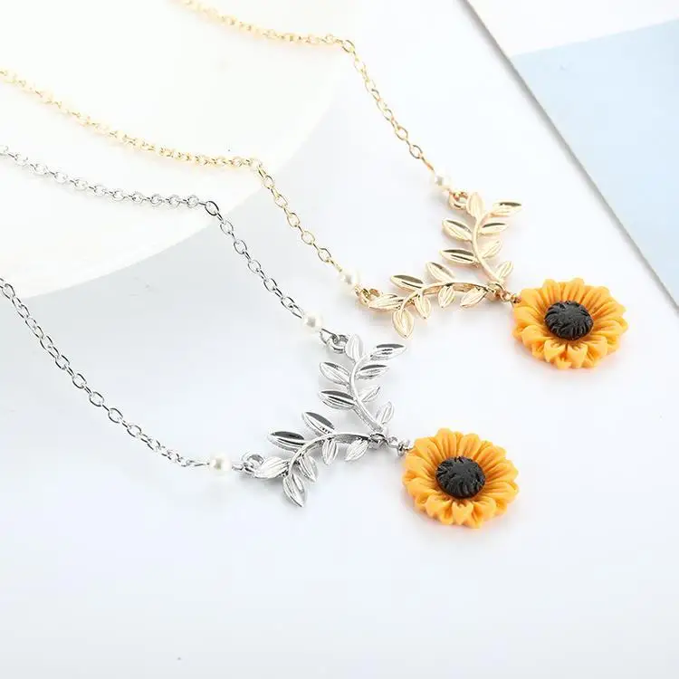 

New Creative Jewelry Cross-border Best-selling Jewelry Pearl Sunflower Necklace Femininity Fashion Sunflower Pendant