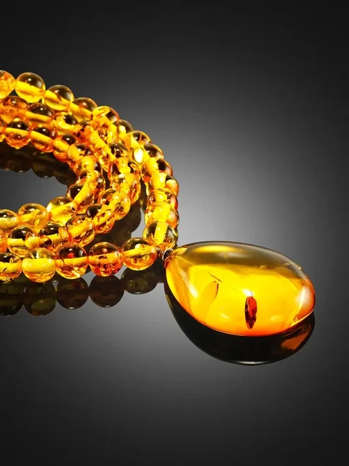 Изящное колье из натурального янтаря лимонного цвета Лаура |