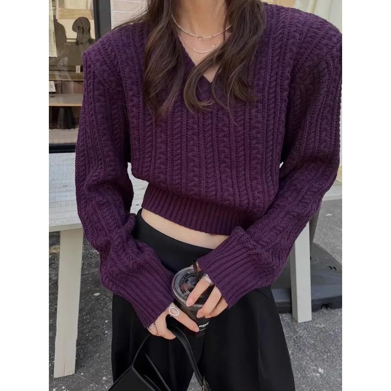 Рисунок 2 - Женский короткий свитер с V-образным вырезом