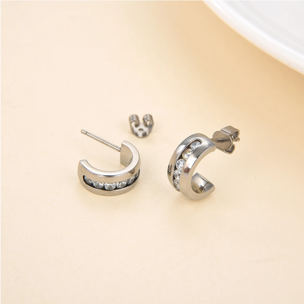 Гипоаллергенные серьги G23 из титана для чувствительных ушей полуобруч Huggie