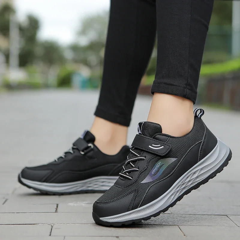 Кроссовки женские на плоской подошве кожаные удобные лоферы без шнуровки мягкая