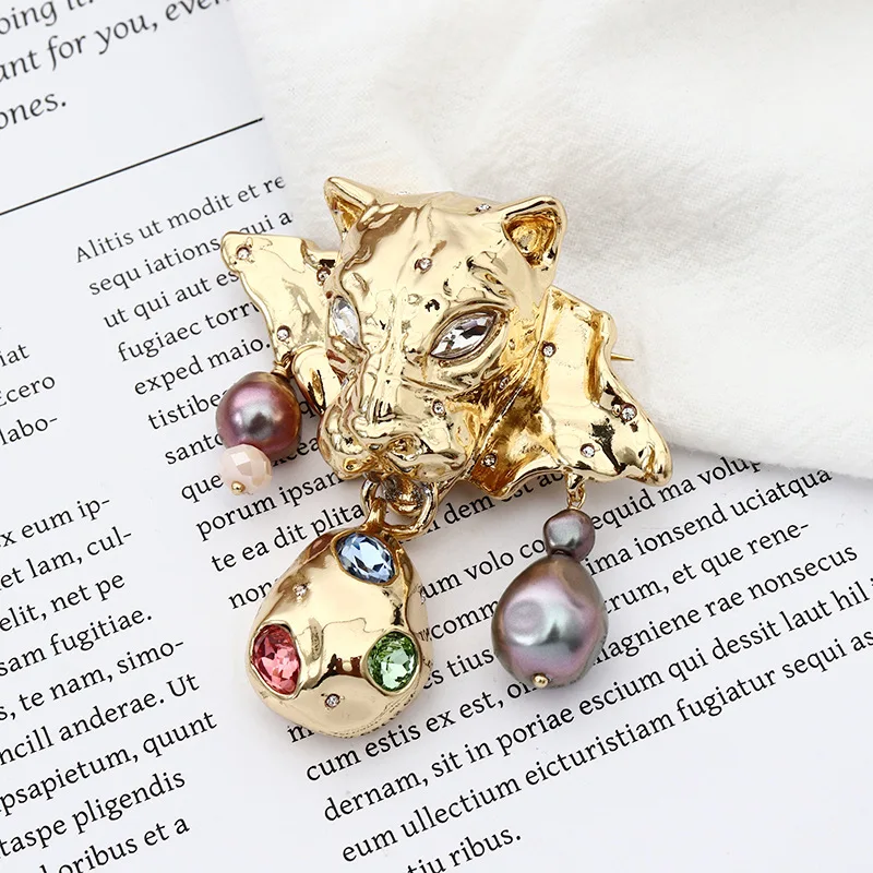 

European And American Fashion Exaggerated Tiger Head Brooch Embellished Gem Pearl Grace Simple Cold Style Breastpin
