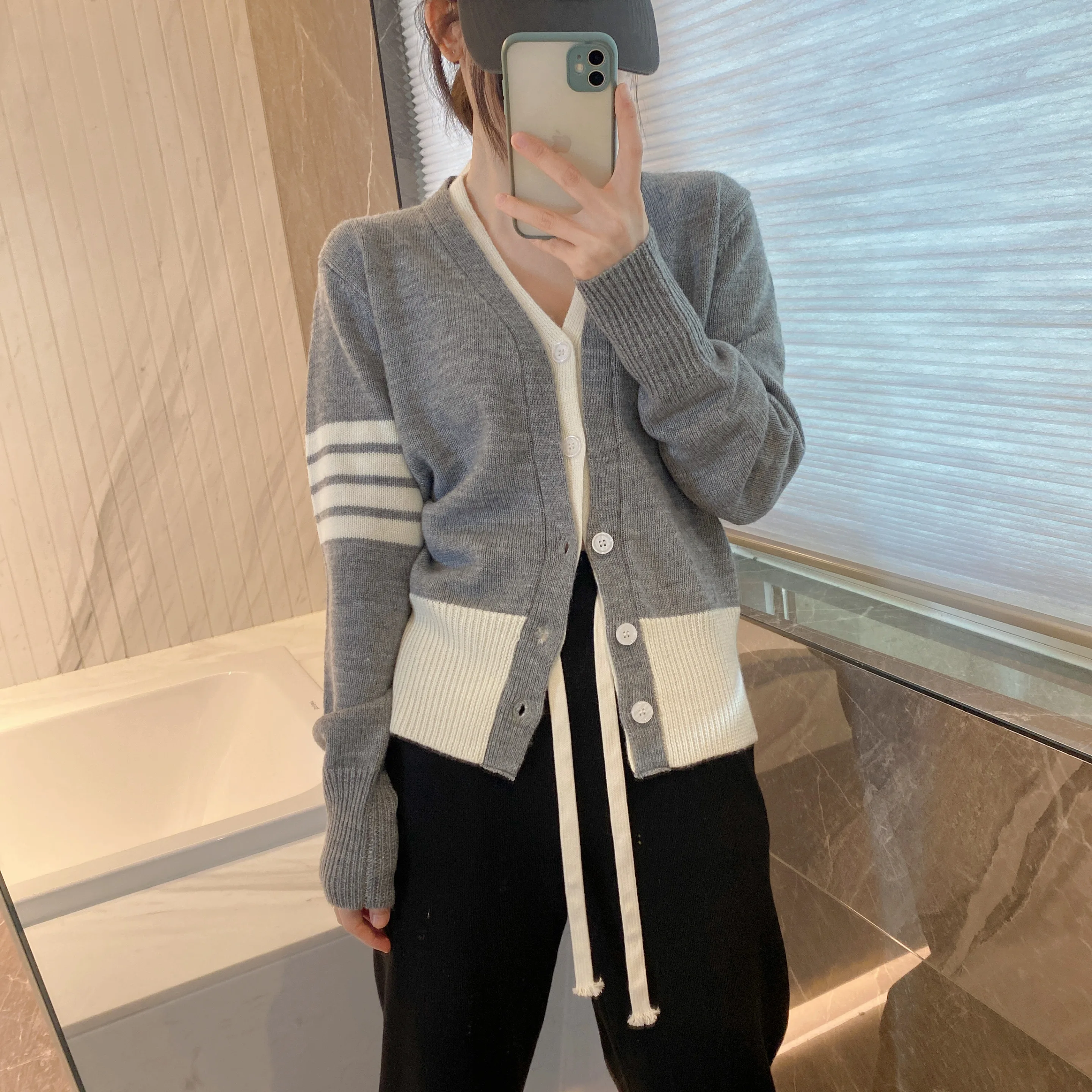 TTB Korean High-quality Fashion Women's Color Blocking Fake Two Piece Wool Knitting V-neck Sweater Cardigan