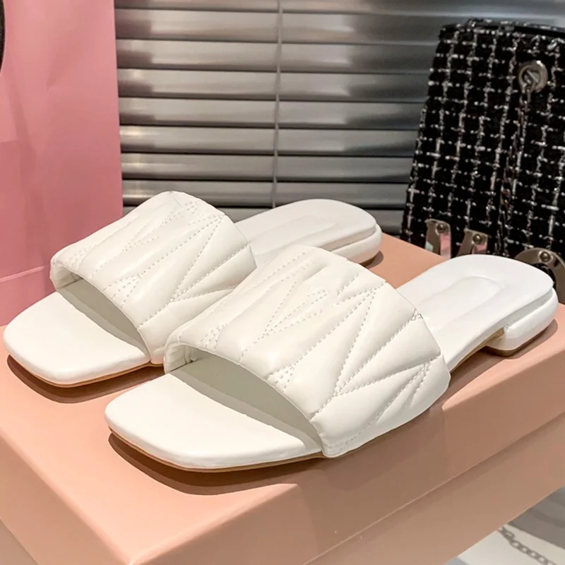 Women's slippers 2023 summer new casual fashion pleated flat bottomed square head sandals, wearing beach slippers on the outside