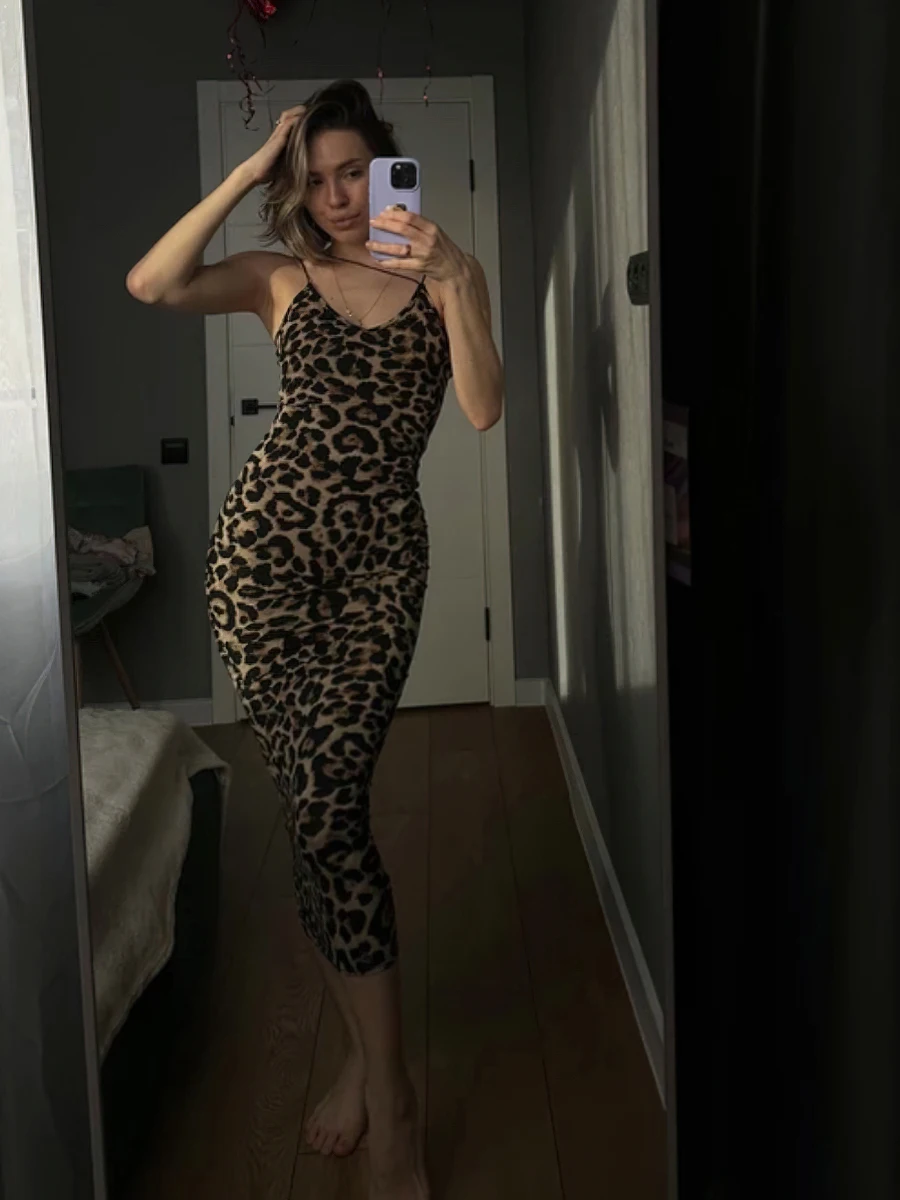 Женское длинное платье-макси с леопардовым принтом