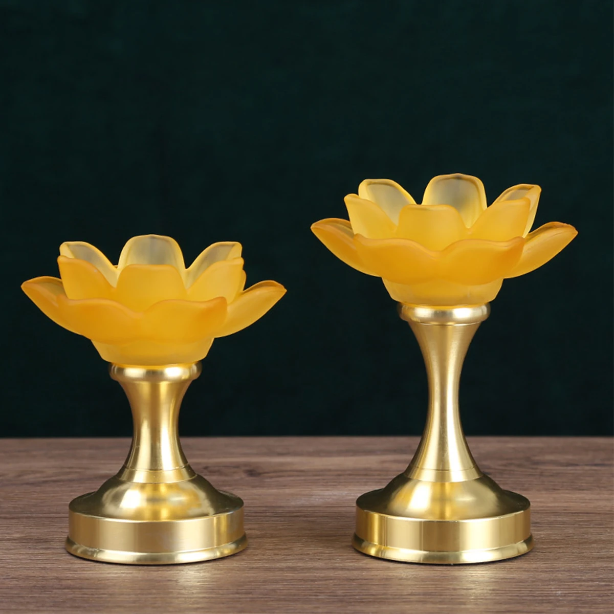 

Lotus-shaped Butter Lamp Candle Holder Tibetan Butter Lamp Buddhist Lamp Holder for Buddhist Hall Table Decorative Candlestick