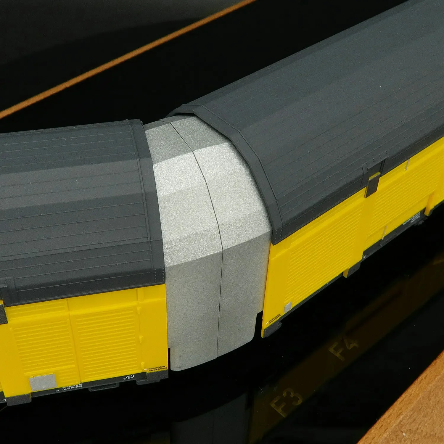 ROCO HO 1/87 модель поезда 77049 шарнирная бесшовная каретка четырехсекционная игрушка