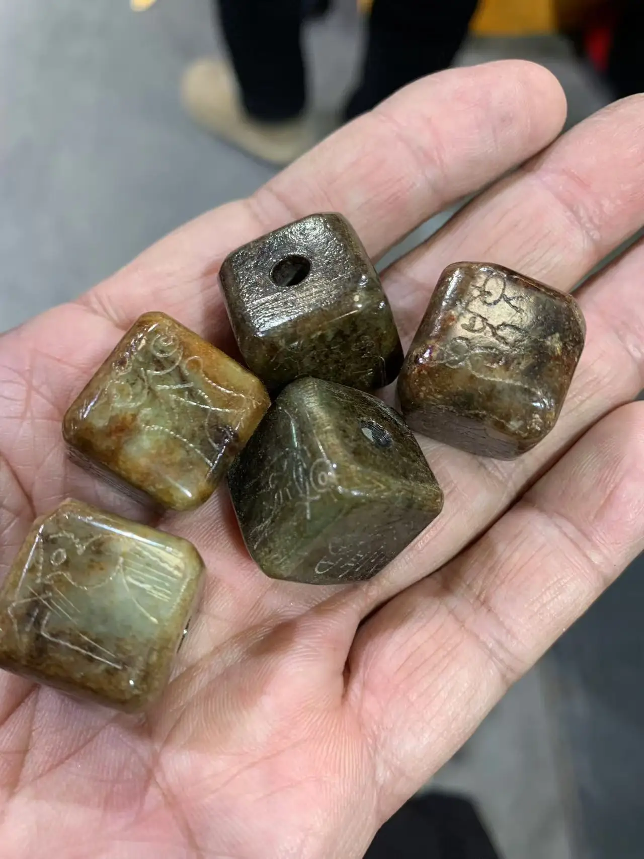 

Нефритовая статуя конг edmoogrel