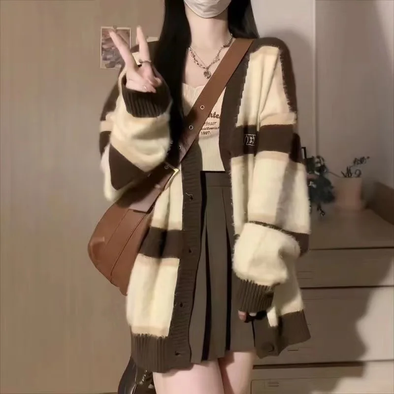 

Korean Version of the Hundred Wearable Sweater Set Female 2023 Winter New Lazy Wind Design Sense of Knitted Cardigan