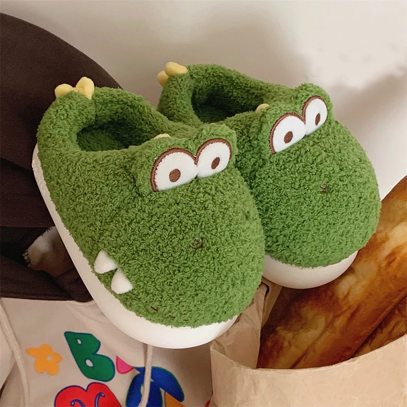 Новинка 2024 милые плюшевые тапочки с динозавром женские зимние теплые шлепанцы на