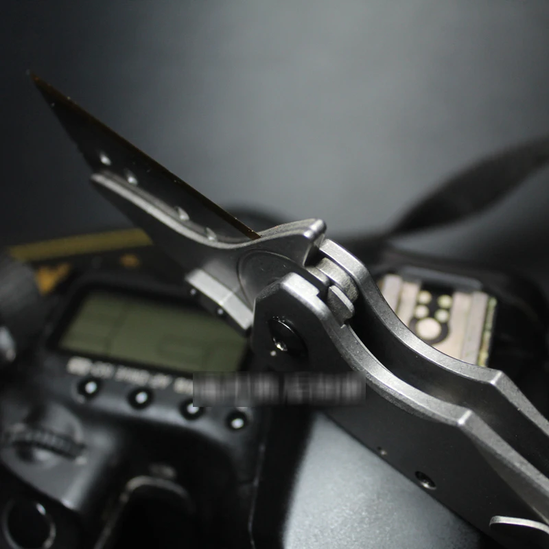 EDC Titanium Alloy Handle Folding Knife Hollow Paper Cutting Art Blade Unpacking Camping Pocket Survival Outdoor |