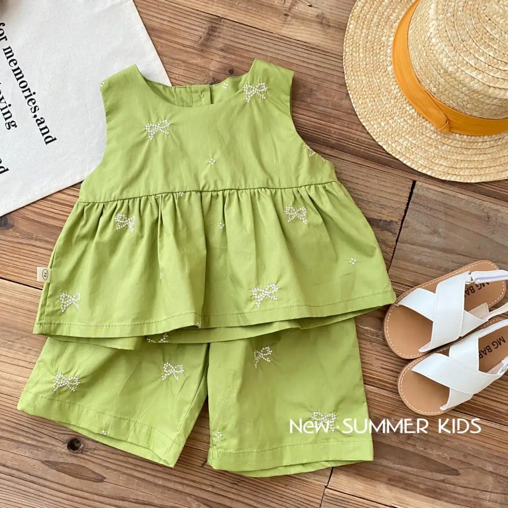 

2023 летний комплект одежды для маленьких девочек, шорты с вышивкой и бантом, костюм без рукавов, из хлопка с оборками