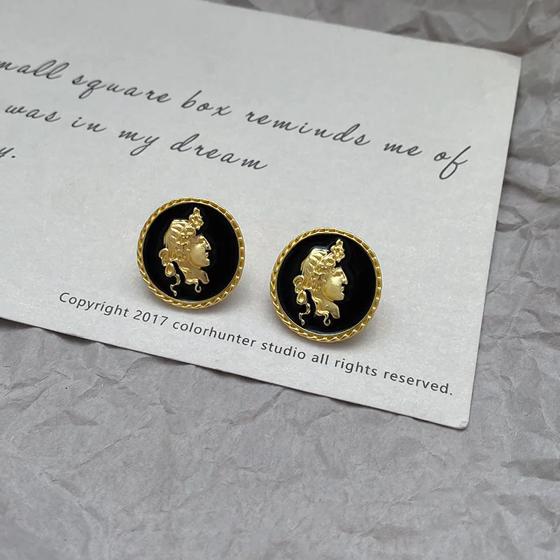 

Head Geometric Round Stud Earrings for Women Fashion Gift Jewelry