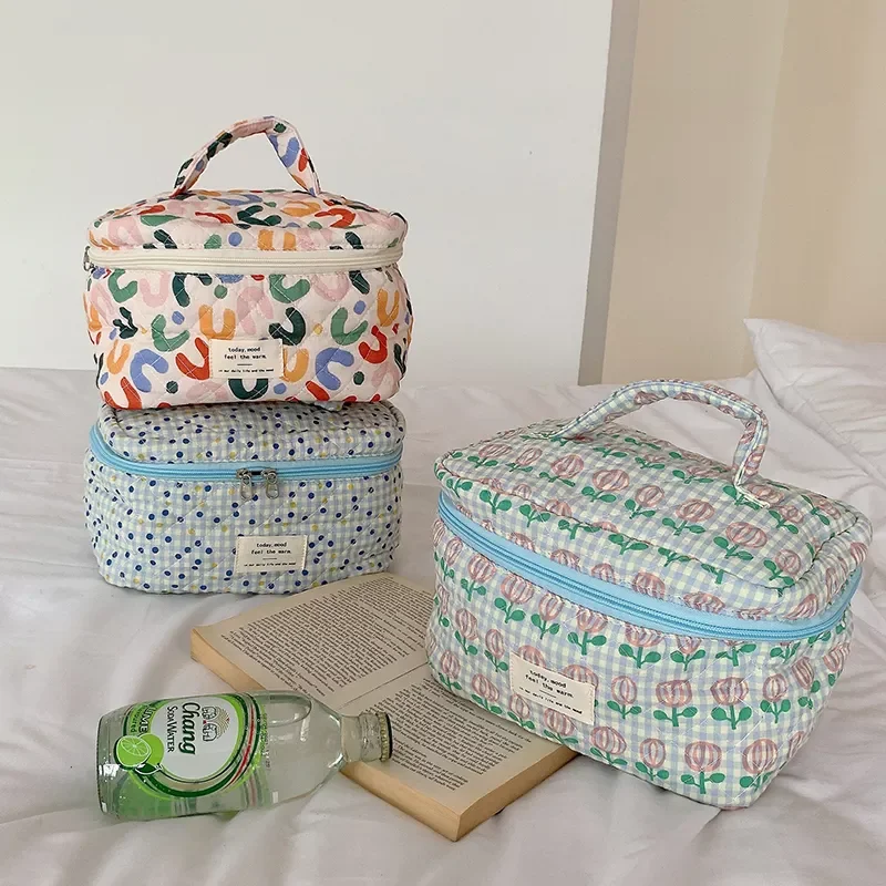 

NEW2023 Ins Makeup Bag Floral Cosmetic Bags for Girls Portable Makeup Case Large-capacity Travel Handbag Multifunction Wash Beau