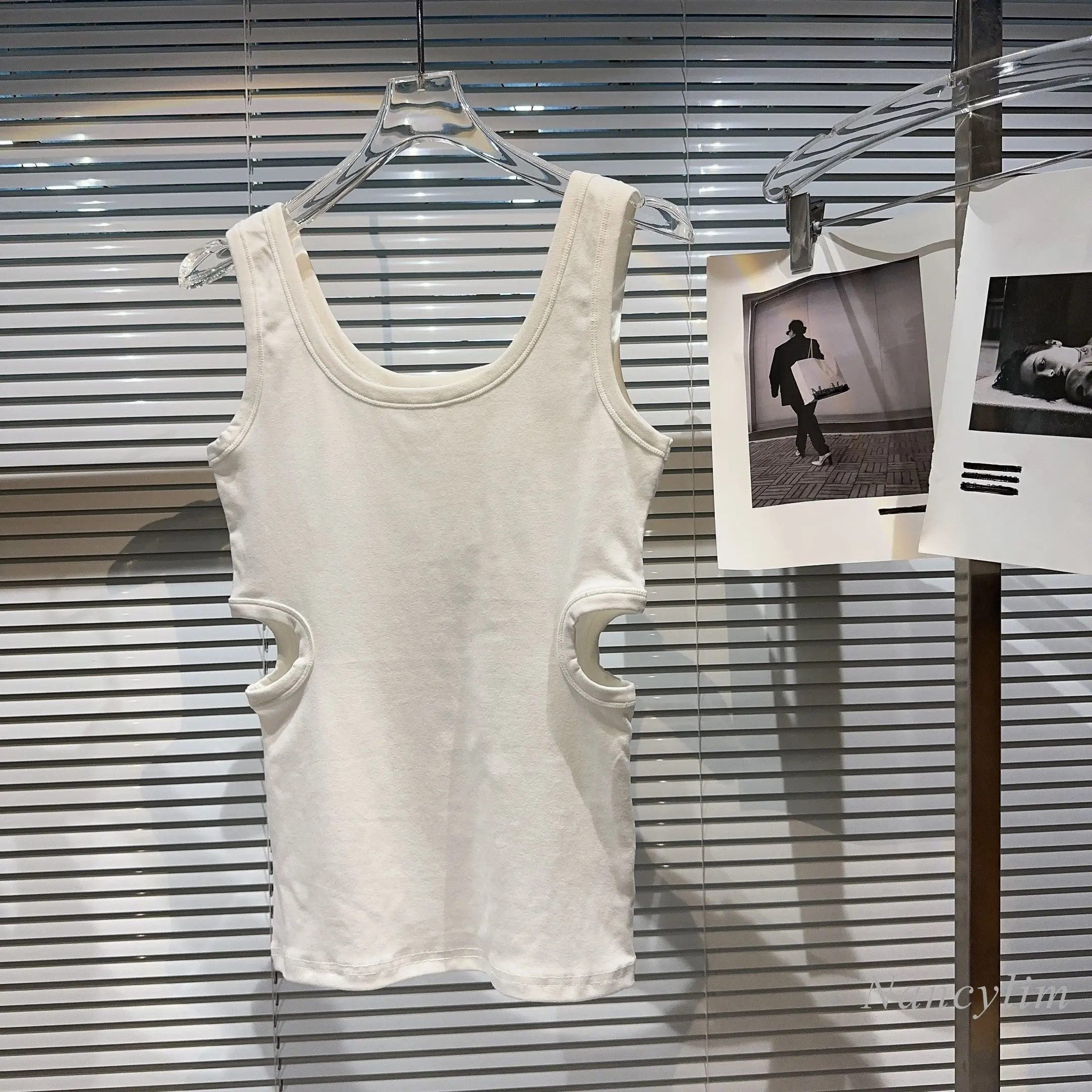 

2023 Summer New Hollow Waist Design Solid Color Slim Fit Hot Girl Skinny Stretch Tank for Women All-Matching Top White Vest