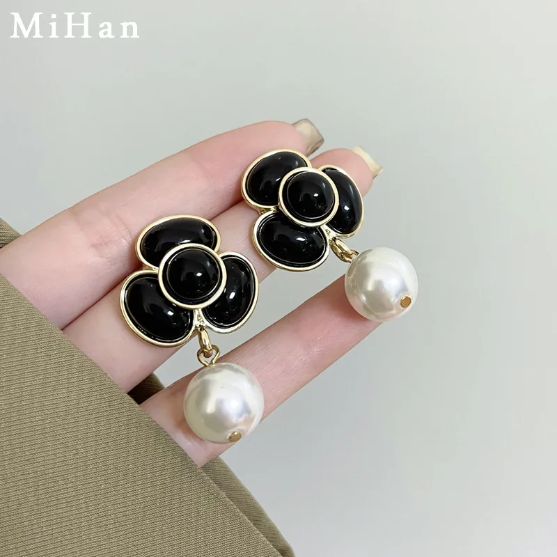 

Fashion Jewelry 925 Silver Needle Elegant Temperament Black color Flower Earrings For Women Accessories Gifts Delicate Design
