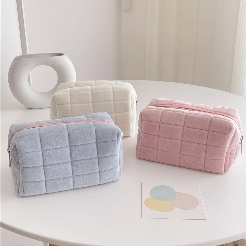 

2022 Women Cosmetic Bags Soft Plush Cosmetic Bag Fluffy Cosmetic Makeup Storage Bag Travel Wash Storage Bag Handbag Lady Gift