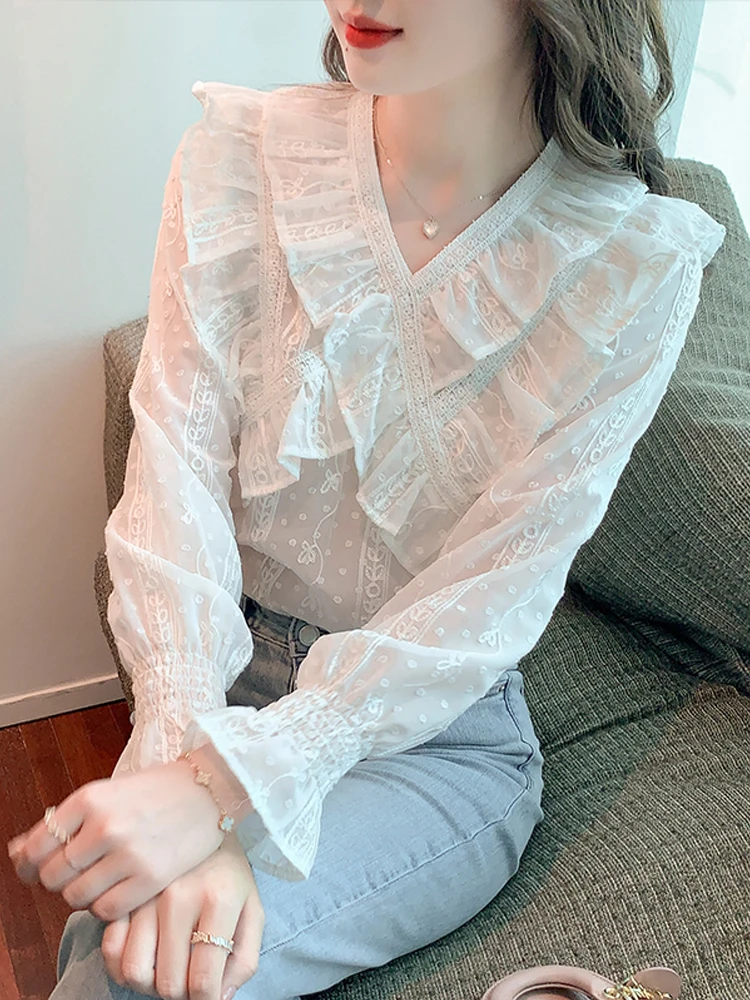 

Женская рубашка с вышивкой «листья лотоса» и V-образным вырезом