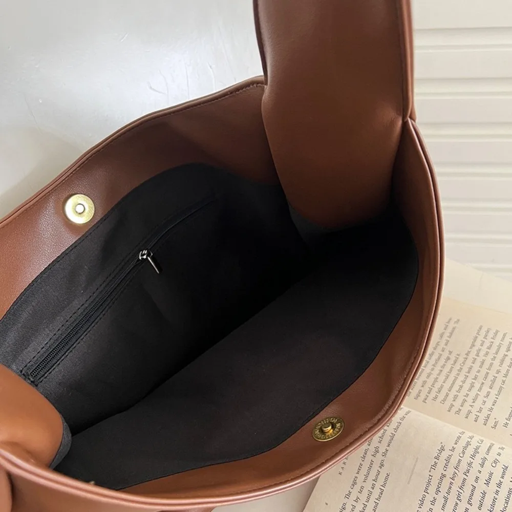 damska torba na ramię o dużej pojemności. Casualowa z poliestrową podszewką. Torba do codzienn...