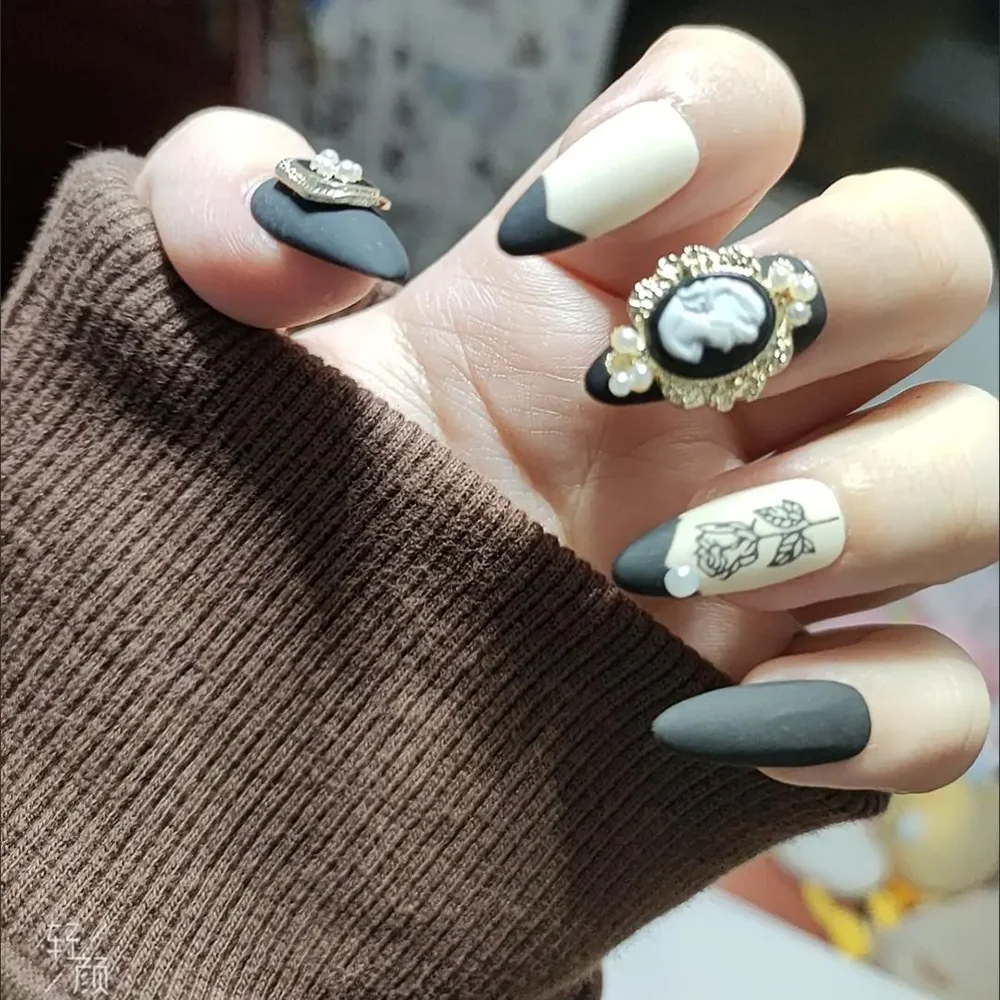 

（Handmade Manicures)10 PCS Handmade phototherapy wearable nail art detachable baroque vintage cold carving fake nails