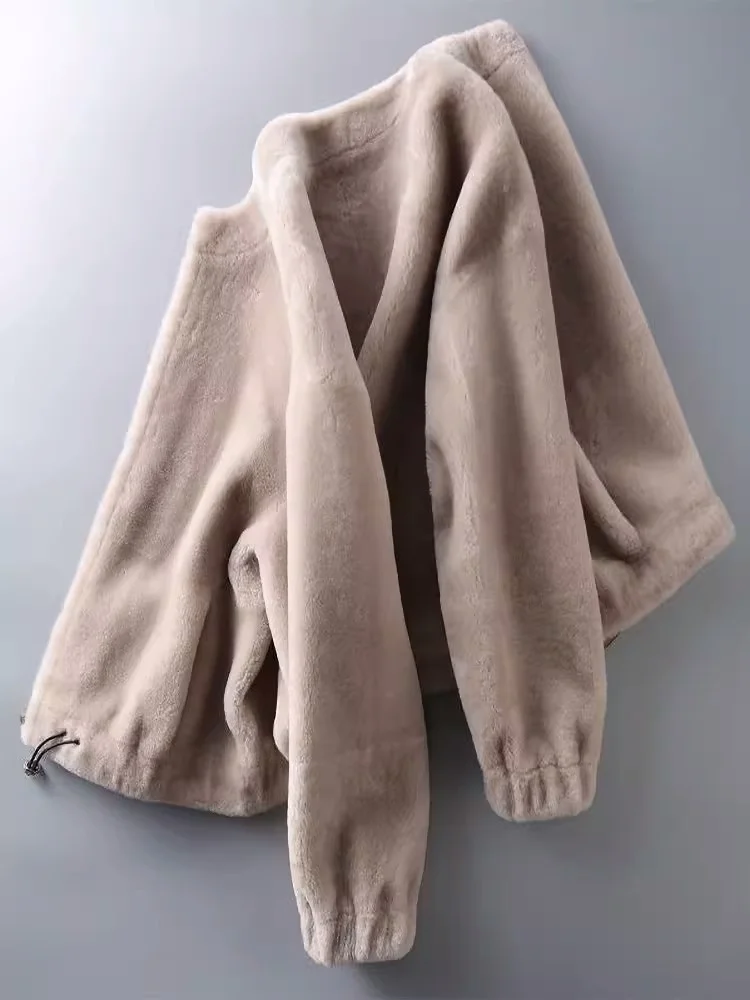 Счетчик для сбора утечек. Снятие из шкафа. Женская одежда. Высококачественный