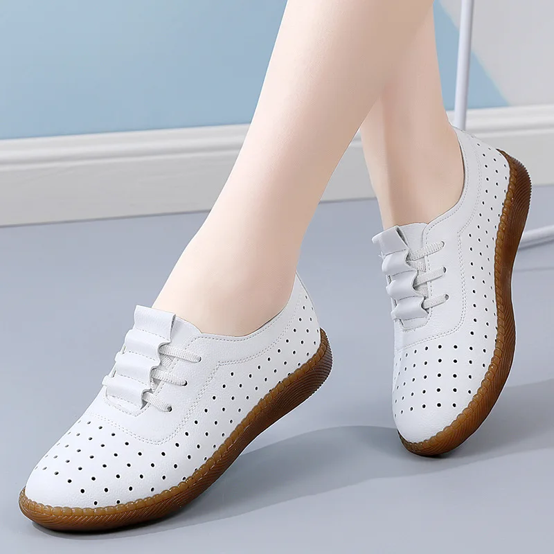

2022 spring and summer soft bottom white shoes hollow mother shoes Korean version small leather shoes casual beanie shoes women