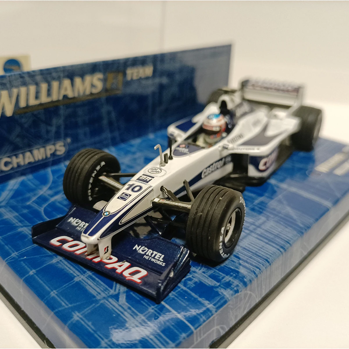 Фото Масштабная модель 1:43 из литого сплава Williams BMW FW22 Jenson Button. Классические игрушечные автомобили. Ностальгия. Подарки для взрослых. Сувенир. Статичная модель для демонстрации. №1