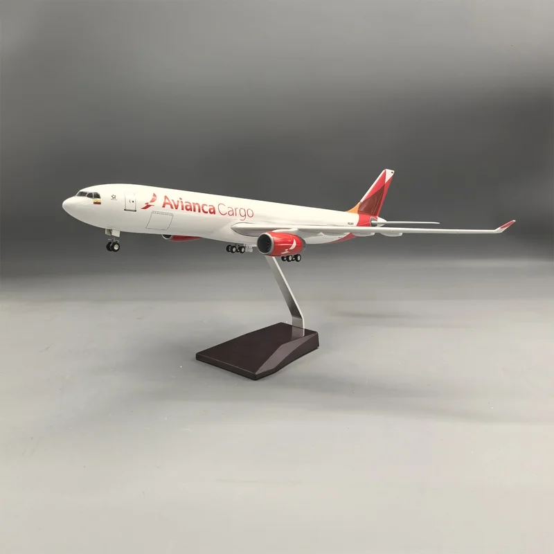 Фото Модель самолета в масштабе 1:135, литая из смолы, колумбийский самолет Avianca Cargo A330, коллекционная модель самолета, подарок для демонстрации. №3