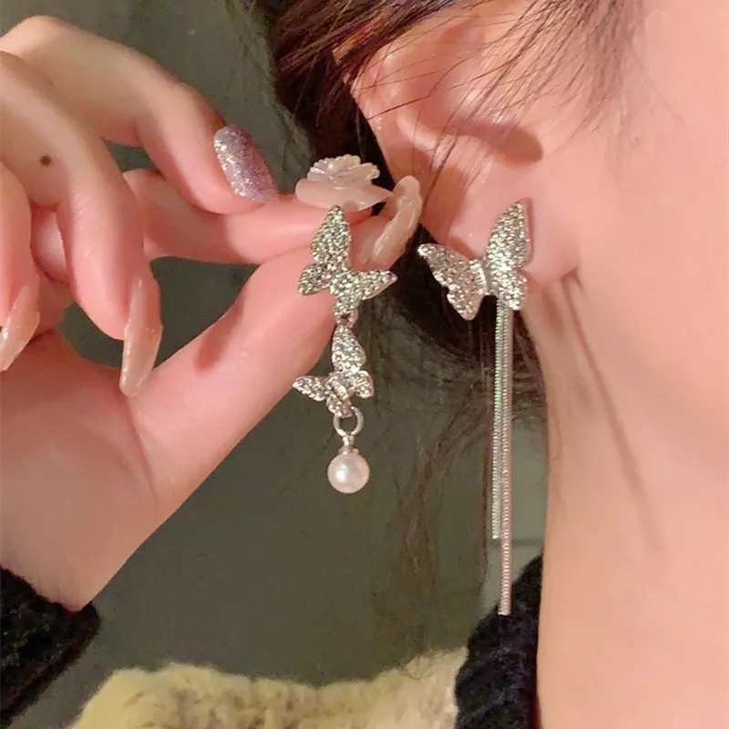 

2023 New Asymmetric Butterfly Silver Needles And Diamonds Design Pearl Personality Trend Su Earrings Jewelry Gift For Women