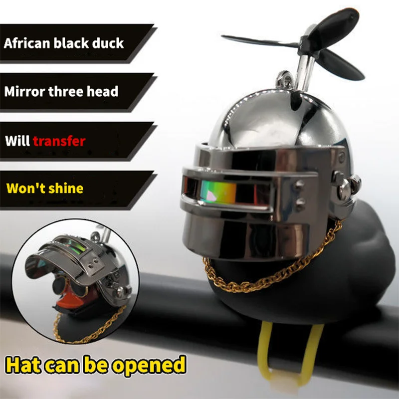 Маленькая черная утка с шлемом для велосипеда мотора без света в автомобиле