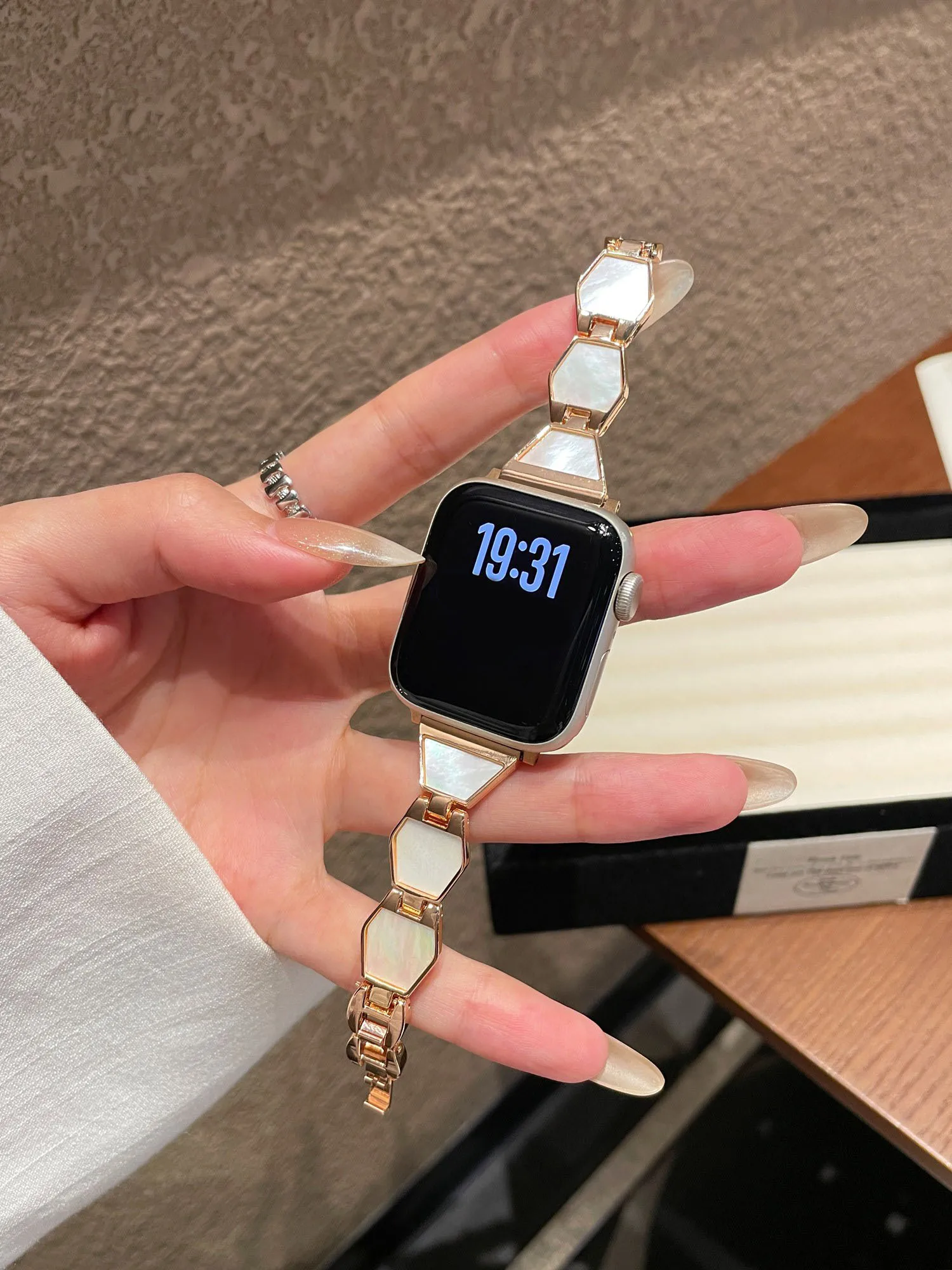 Фото Модный металлический ремешок для Apple Watch, женский, серии S11/10/7/6/5/9, 40 мм, 41 мм, 42 мм, 44 мм, 45 мм, 46 мм №2