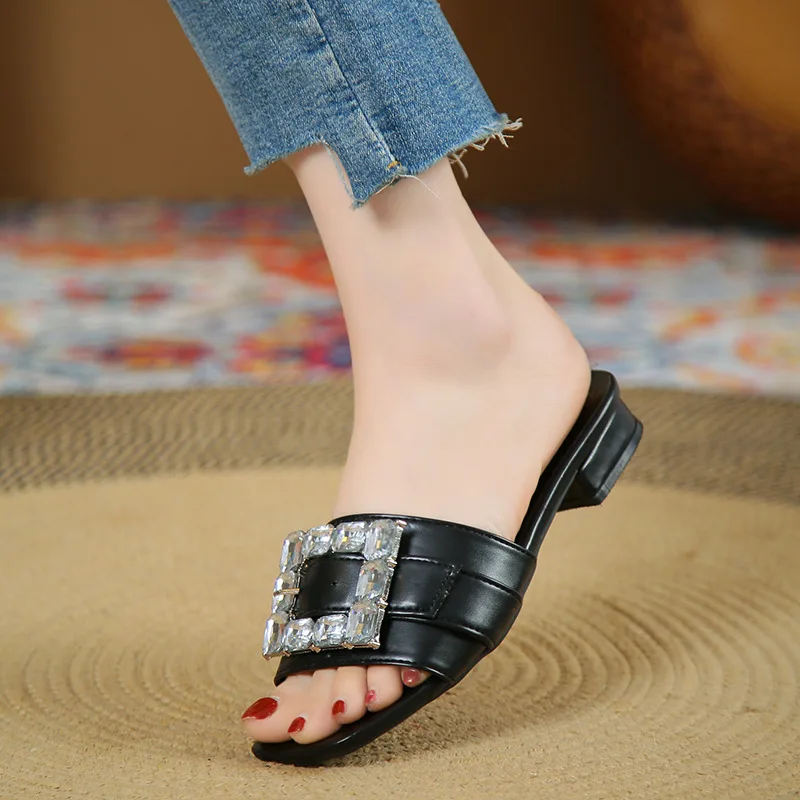 Women's Sandals Summer Rhinestone Flat Bottom Elegant Sandals Women's Fashion Outdoor Beach Shoes 2023 New Women's Slippers