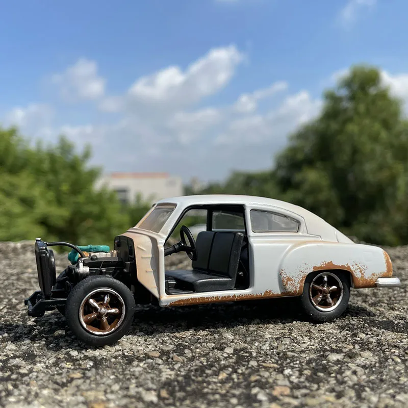 

Diecast 1:32 Scale Retro Old Version Car Model Metal Die-Cast & Toys Adult Fans Collectible Collection Display Gifts