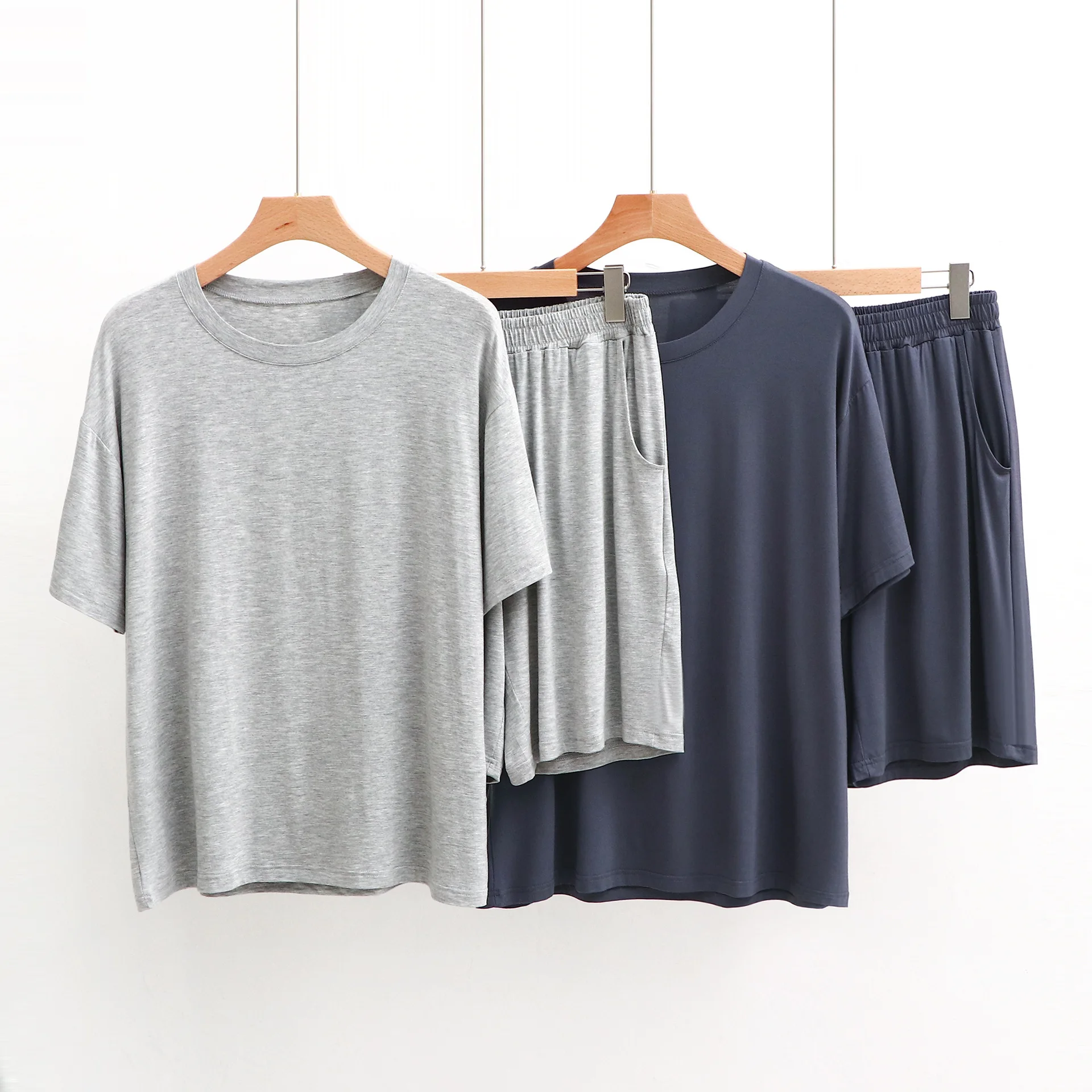 

Пижама Мужская эластичная с круглым вырезом, коротким рукавом и шортами