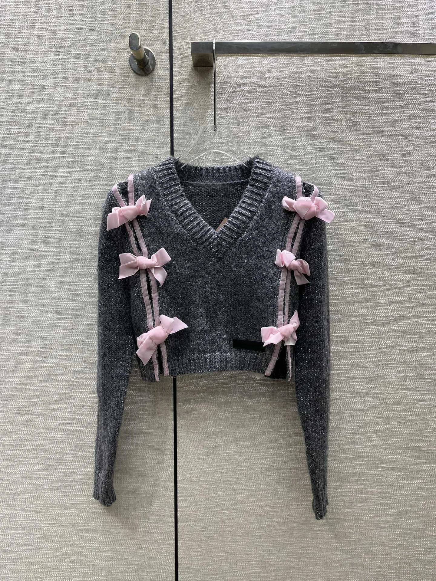 

2023 корейский трикотажный топ с бантом и надписью, белая богатая красота