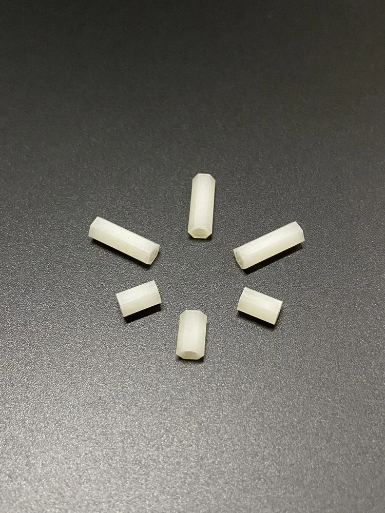 Пластиковая изоляционная колонна из нейлона 66 материалов натуральная черная