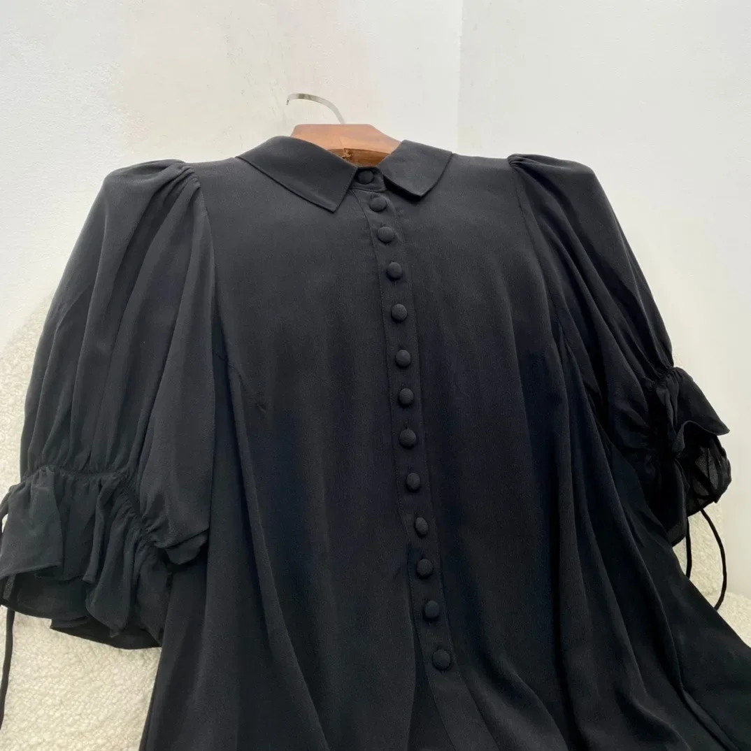 Шелковая черная блузка с оборками и отложным воротником однобортная рукавом до