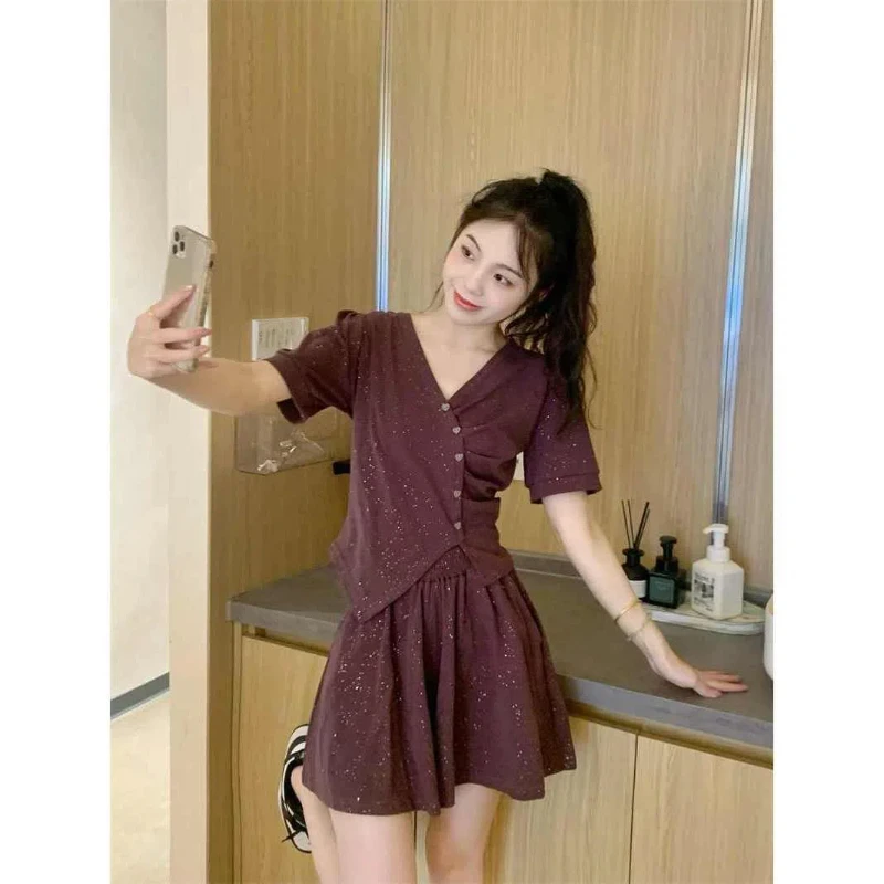 Женский костюм с короткими рукавами уменьшающий возраст свободные тонкие