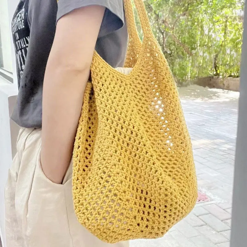 Handmade crochet hollowed out summer women's shoulder bag crossbody bag, lightweight shopping bag, simple and fashionable
